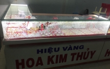 nam thanh nien bit mat tao ton dung bua trom tiem vang o quang nam