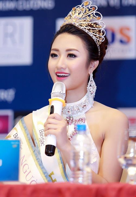 hoa hau thu ngan man nguyen sau 2 nam lay chong dai gia hon 19 tuoi
