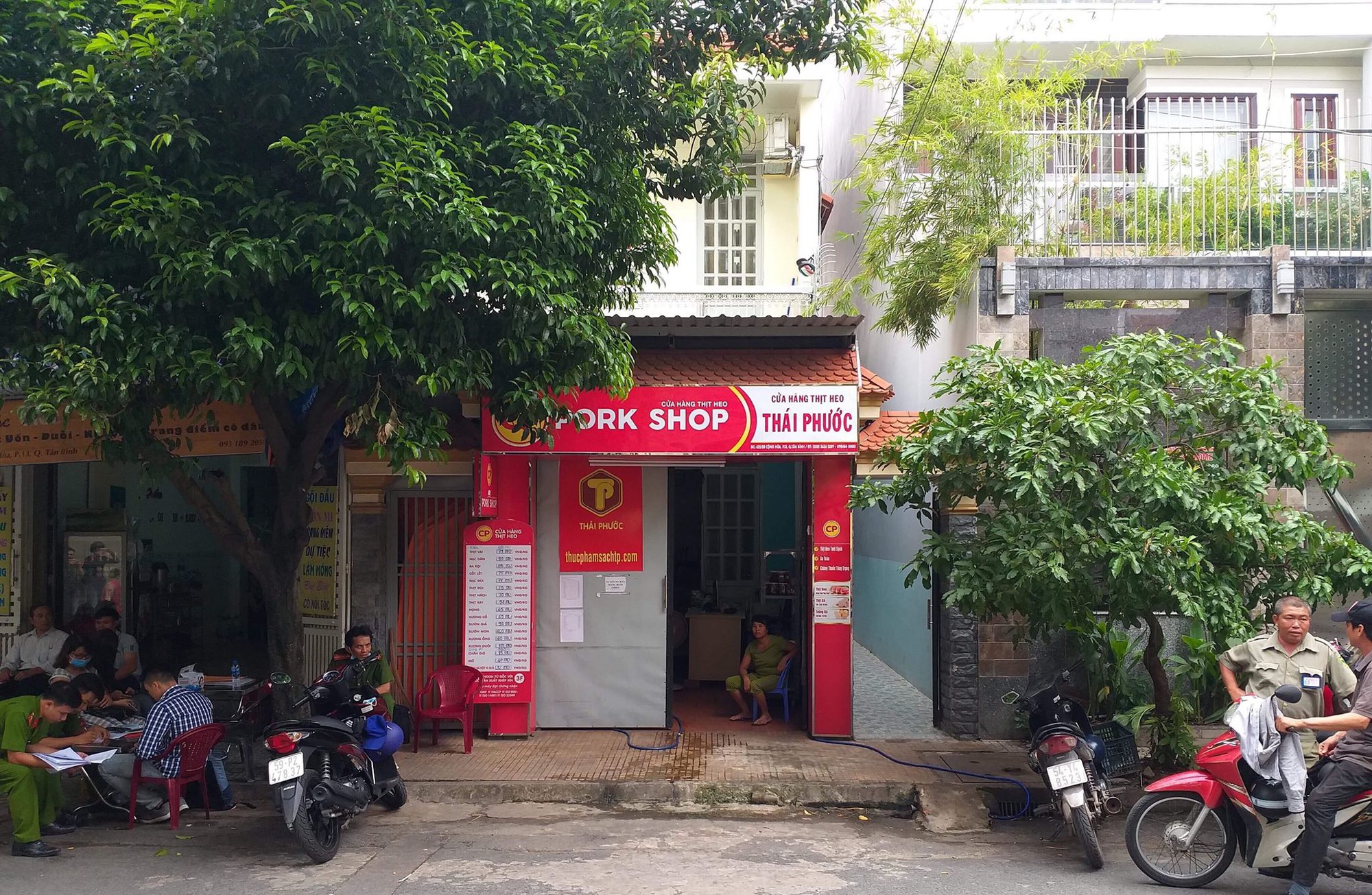 tphcm phat hien thi the nguoi dan ong ngoai quoc boc mui hoi thoi trong can phong khoa cua