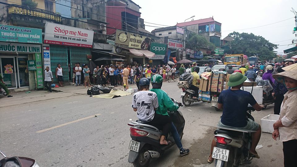 ha dong nguoi dan ong mac dong phuc grab bi cuon vao gam xe container tu vong khi dang ship hang
