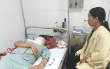 nam thanh nien bi coc treo man dam xuyen tu co len mui