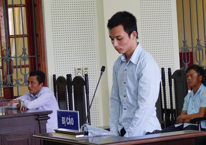 mau thuan dat dai nam thanh nien dung dao dam va cat gan chan doi thu