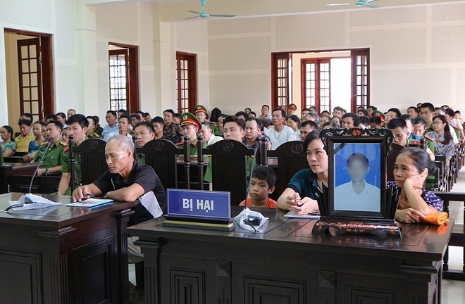 mau thuan dat dai nam thanh nien dung dao dam va cat gan chan doi thu