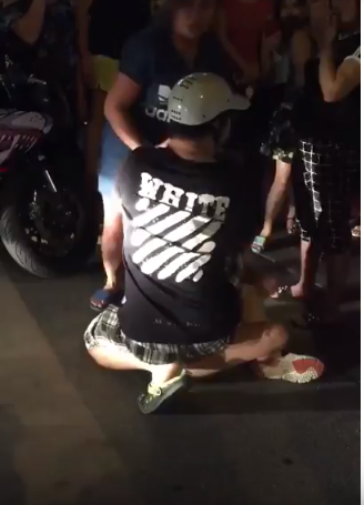 tu vu vo be con nho danh ghen giua duong khi bat gap chong di voi bo nhi xu ly ra sao khi nguoi kia ngoai tinh