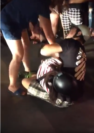 tu vu vo be con nho danh ghen giua duong khi bat gap chong di voi bo nhi xu ly ra sao khi nguoi kia ngoai tinh