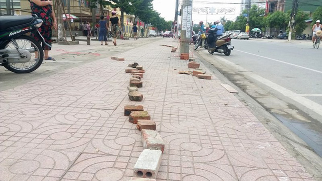 nguoi dan ha tinh dat gach ghi ten len ghe cho mua ve xem bong chuyen vtv cup
