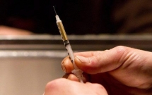 nong bo y te vao cuoc vu nguoi dan nhiem hiv nghi do bac si dung chung kim tiem o phu tho