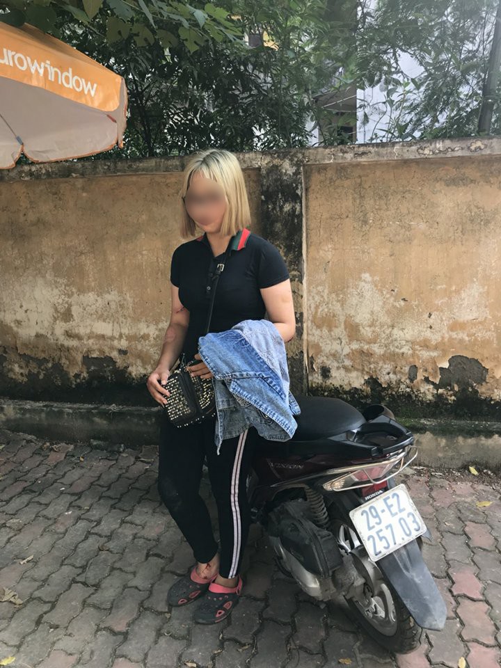 gap chot 141 co gai toc vang dam guc 2 chien si cscd ha noi de bo chay