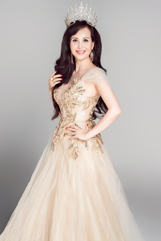 dieu kho tin sau dang quang cua 3 hoa hau viet bi an cap giai thuong khoc roi long mi va vuong mien