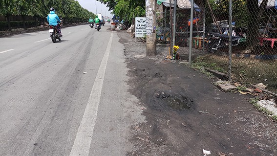 nguoi dan ong lai xe om dung hung khi dam 2 thanh nien thuong vong o sai gon