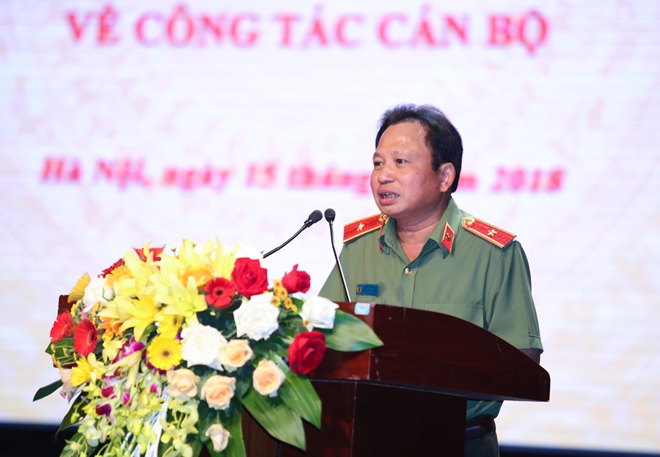 trao quyet dinh bo nhiem 14 lanh dao cuc truyen thong cand