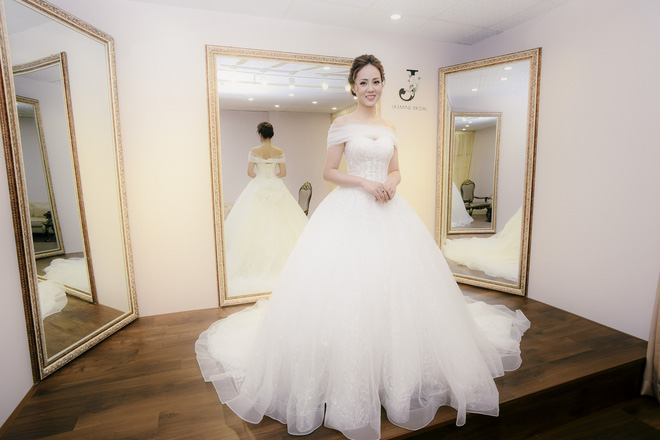 ban gai cong ly thu vay cuoi xuat hien trong hinh anh co dau xinh dep