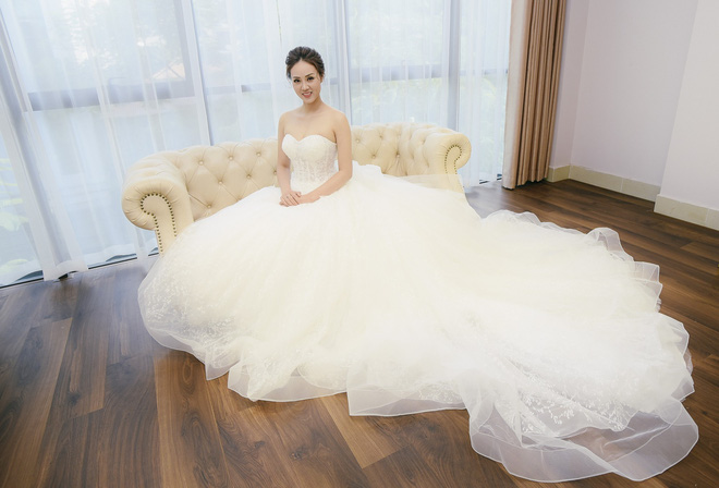 ban gai cong ly thu vay cuoi xuat hien trong hinh anh co dau xinh dep