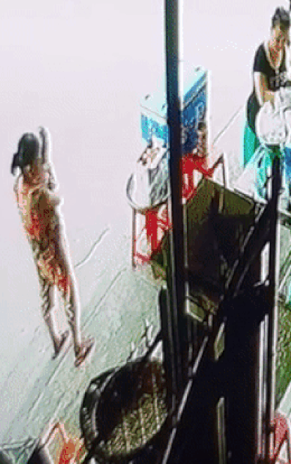 thuc hu doan clip 2 nam thanh nien phong xe may bat coc tre em tao ton o hoi an