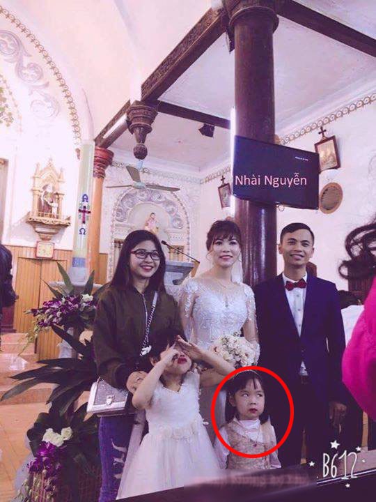 khi ban khong phai nhan vat chinh trong hon le nhung van khien nguoi khac phai ngoai nhin