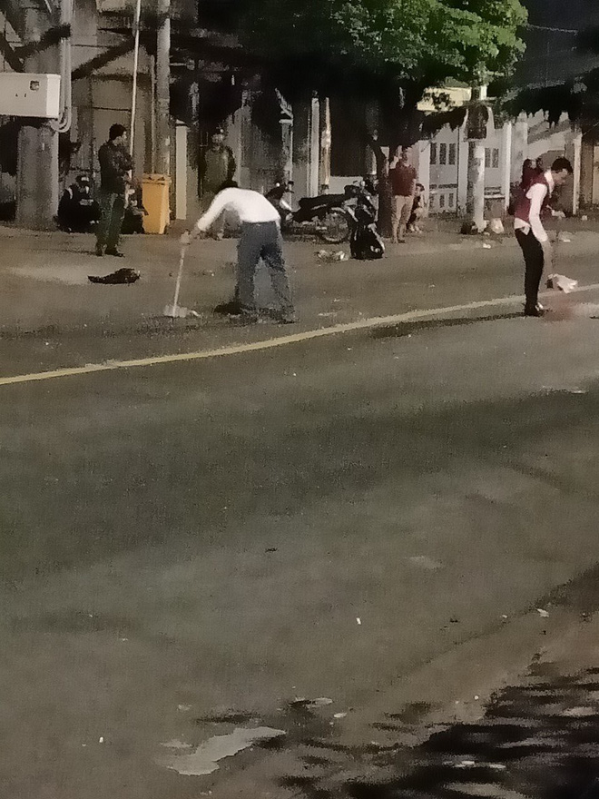 hai nhom thanh nien xach hung khi danh nhau nhu phim hanh dong tai quan bar o sai gon