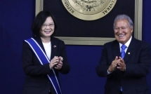 vua cong du tro ve ba thai anh van nhan tin du dong minh bo roi de bat tay voi bac kinh