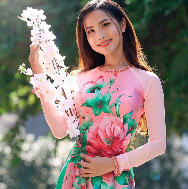 hoa hau chuyen gioi dau tien cua viet nam cong viec lan dan bi dong nghiep soi moi