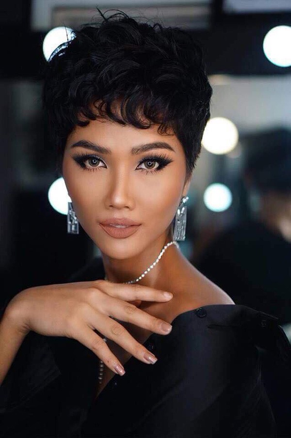 hhen nie khoe anh bikini thoi toc dai chua dang quang hoa hau