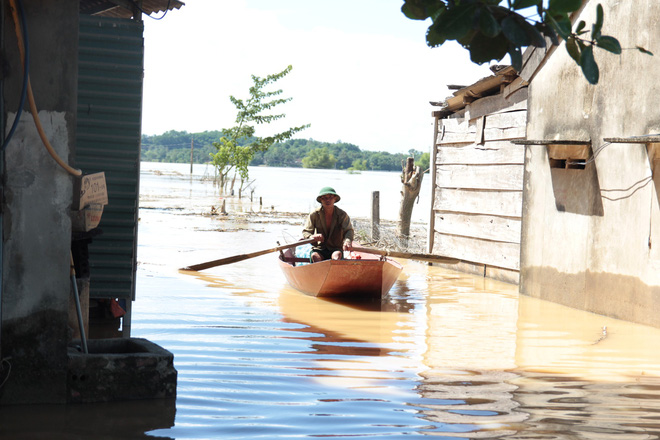 bao so 4 di qua nang da len nhung nuoc van chua rut khien cuoc song nguoi dan nghe an dao lon