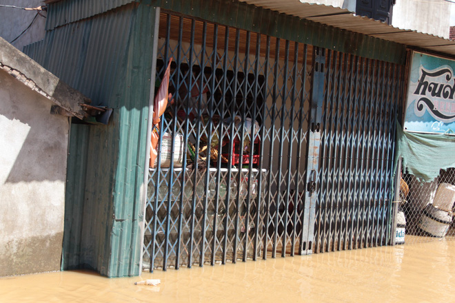 bao so 4 di qua nang da len nhung nuoc van chua rut khien cuoc song nguoi dan nghe an dao lon