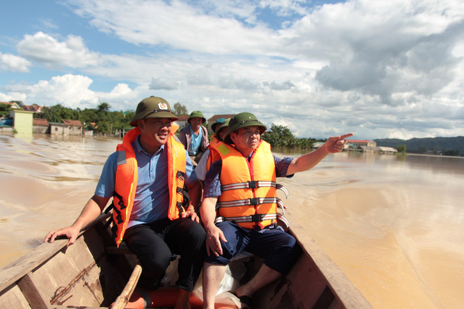 bao so 4 di qua nang da len nhung nuoc van chua rut khien cuoc song nguoi dan nghe an dao lon