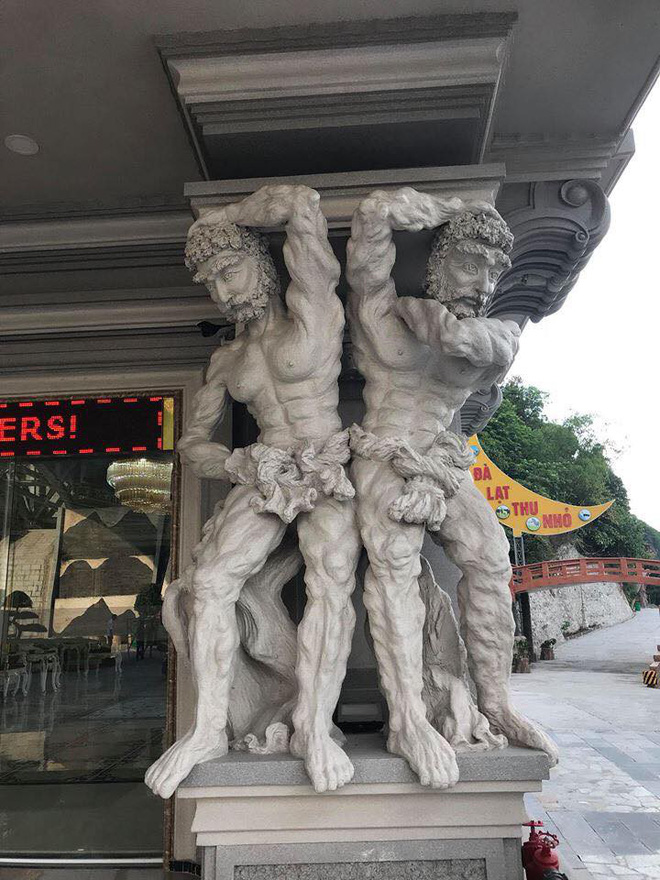 cong vien o hai phong trung bay loat tuong hai huoc nhung buc tuong da co hon 10 nam nay khong hieu sao moi nguoi lai xon xao