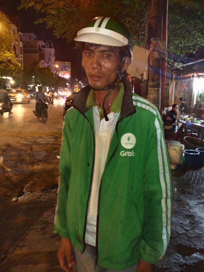 hai phong duoi theo ten cuop giat dien thoai tai xe grab ngheo bi mat luon xe may khi quay lai cho cu