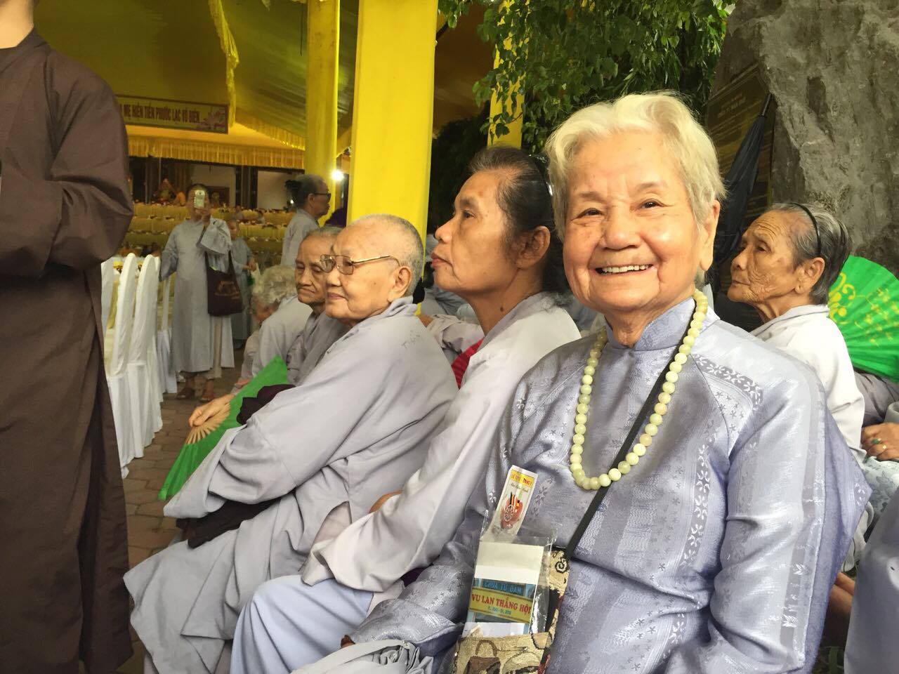 nhung hinh anh dep trong ngay le vu lan tai co do hue