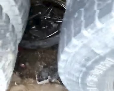 tai nan kinh hoang o hai phong nan nhan thoi thop duoi banh xe nguoi dan tim cach cuu