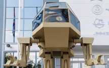 robot sat thu nga giong nhu thoat ra tu mot bo phim khoa hoc gia tuong