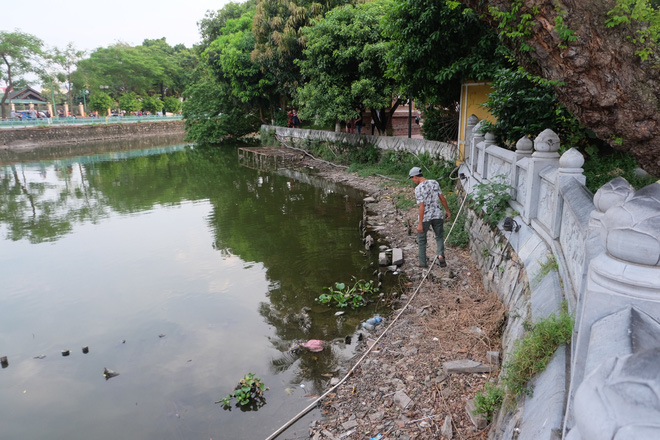 anh rua bi duc lo tren mai de troi buoc bay ban nham phuc vu nhu cau nguoi dan mua phong sinh mua vu lan