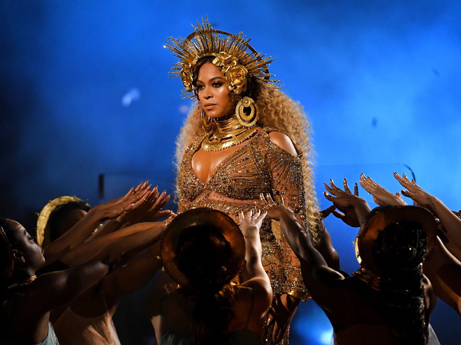 cuoc song sieu giau khong the tuong tuong cua beyonce mua ca hon dao giua bien de nghi ngoi
