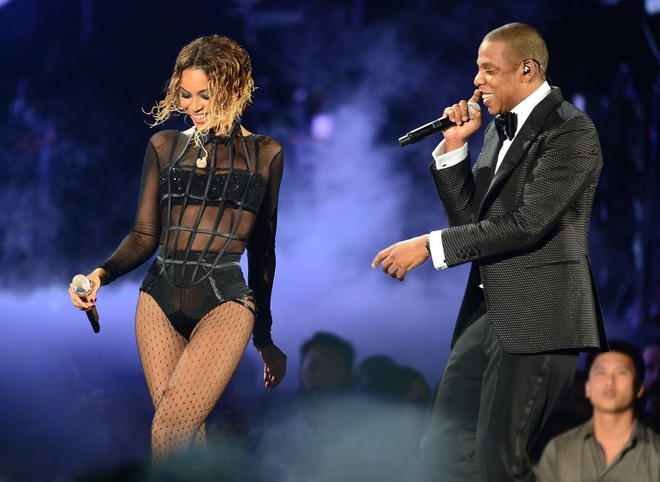cuoc song sieu giau khong the tuong tuong cua beyonce mua ca hon dao giua bien de nghi ngoi