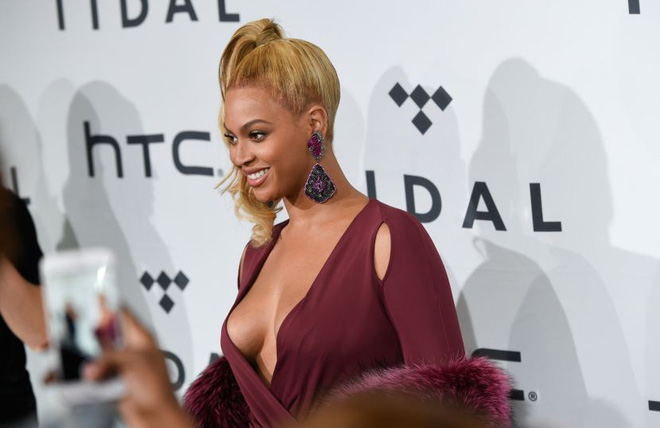 cuoc song sieu giau khong the tuong tuong cua beyonce mua ca hon dao giua bien de nghi ngoi