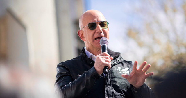 jeff bezos da dua amazon tro thanh nha ban le hang dau the gioi nhu the nao