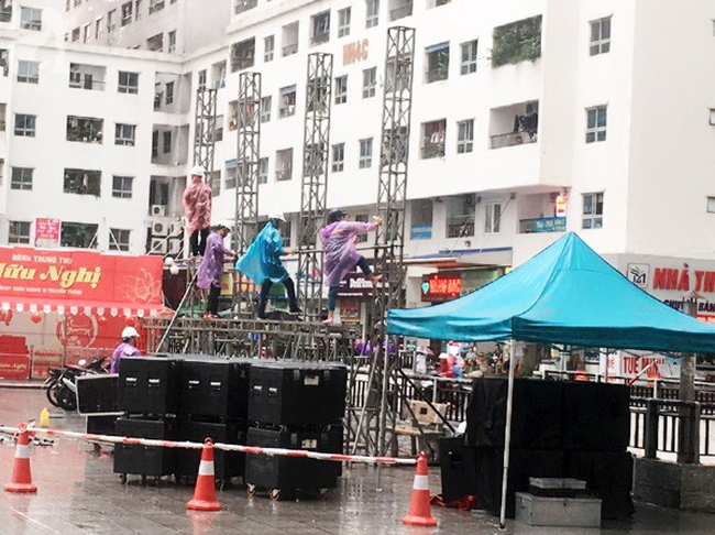 cu dan chung cu hh linh dam gop tung dong thue man led co lon co vu olympic viet nam da ban ket asiad 2018