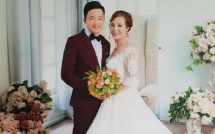 Cô dâu 61 tuổi ở Cao Bằng xúc động khi mẹ chồng tặng bộ váy cưới truyền thống của dân tộc Dao