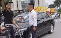 vu tai xe o to gio the do sau va cham giao thong thanh nien cam dieu cay bat ngo to nguoc tai xe