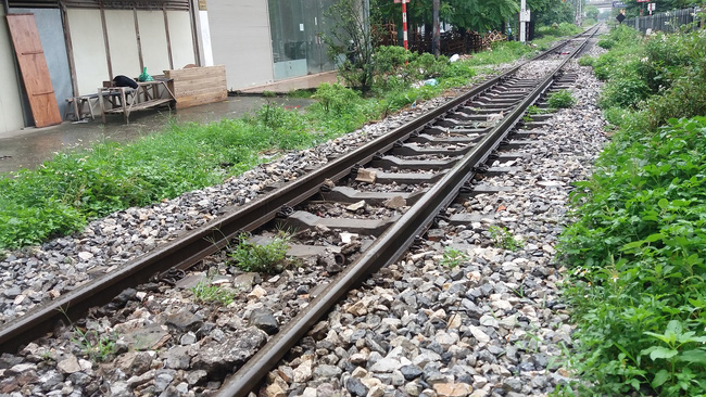 ha noi xe chet may dung luc tau di toi co gai tre moi ve lam dau trong lang bi can tu vong