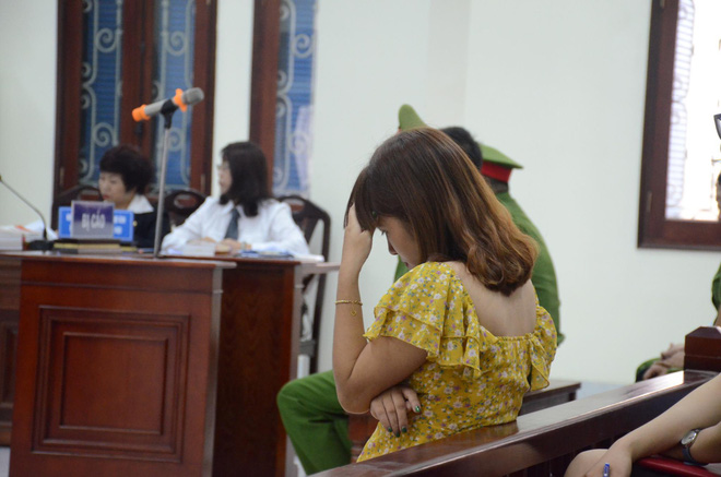 me be trai 10 tuoi bi bo de va me ke bao hanh den ran so nao toi se xin giam an cho chong vi du sao anh ta cung la bo cua hai dua con toi