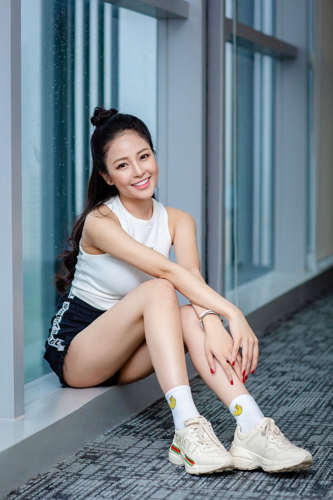 hot girl tram anh bi stress khong dam ra duong sau on ao voi pewpew