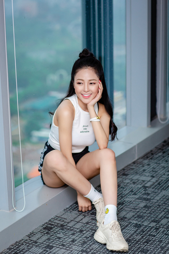 hot girl tram anh bi stress khong dam ra duong sau on ao voi pewpew