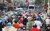 giam doc ben xe nuoc ngam noi gi truoc lum xum bi to thu phi gui xe gia cat co