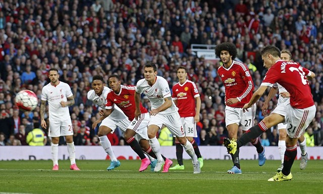 blind herrera va martial toa sang giup mu de bep liverpool