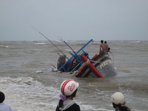 nha trang tau ca gap nan 38 ngu dan bi tha troi tren bie n