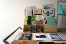 den phong doc di dong thuong sach