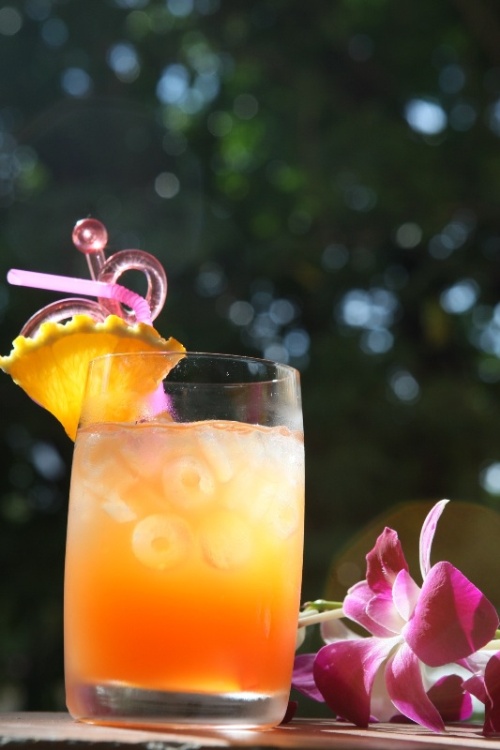 3 mon cocktail tren chuyen bay 4 sao