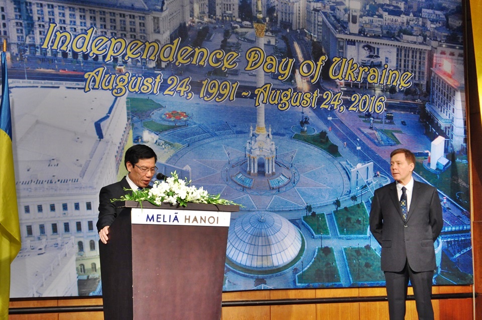 giao luu huu nghi ban be quoc te nhan ky niem 25 nam quoc khanh ukraina