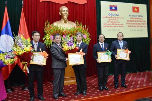 doan can bo lanh dao tinh luong nam tha lao tham va lam viec tai tinh phu tho